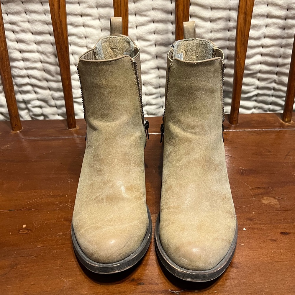 Taupe/Tan brushed suede bootie